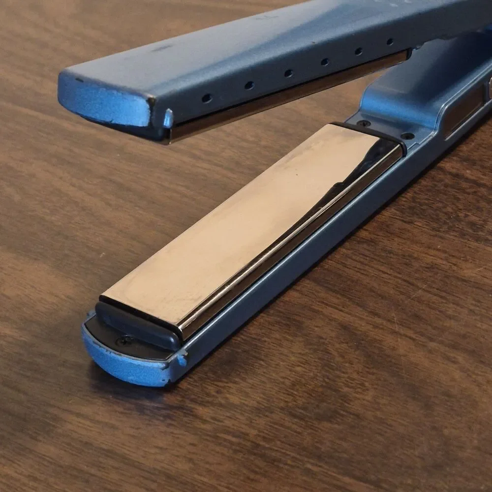 BaBylissPRO Nano Titanium Ultra-Thin Professional Flat Iron BABNT2091T Blue